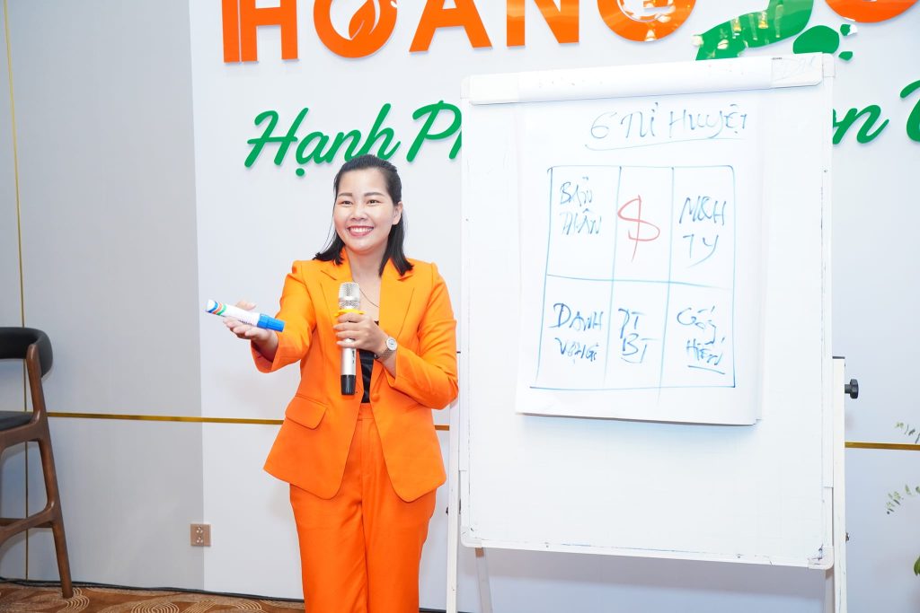 Hương Duyên đào tạo kinh doanh và bài học xây hệ thống trong nuôi con khỏe