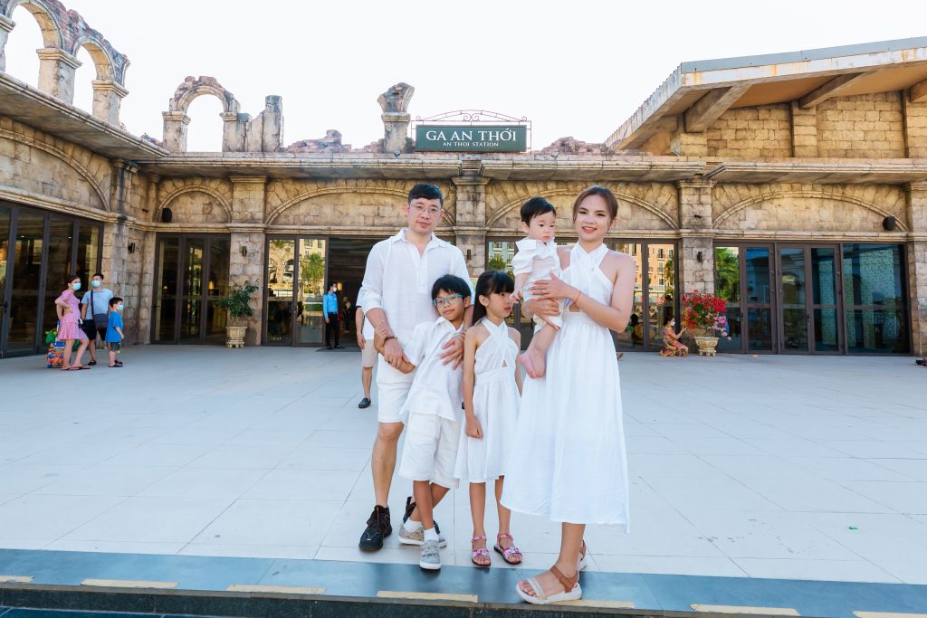 Gia đình Anna Nguyễn, mẹ ba con xây nền hạnh phúc từ những khoảnh khắc cùng nhau