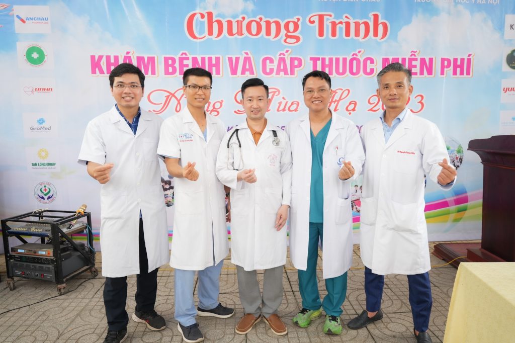 Bác sĩ Tuấn Dương tham gia hoạt động khám bệnh cộng đồng, lan tỏa chăm sóc sức khỏe phụ nữ