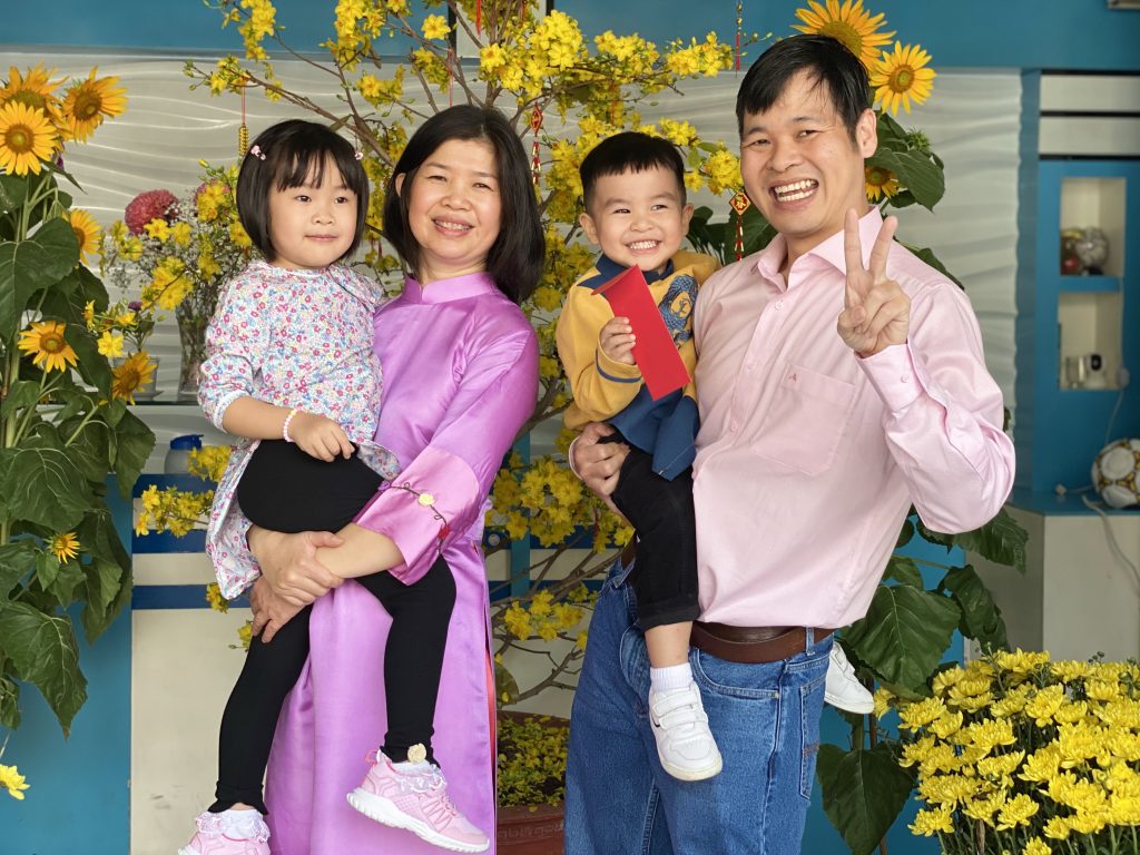 Bác sĩ nha khoa Đặng Quốc Sỹ bên gia đình, nụ cười và sự tự tin bắt đầu từ mái nhà