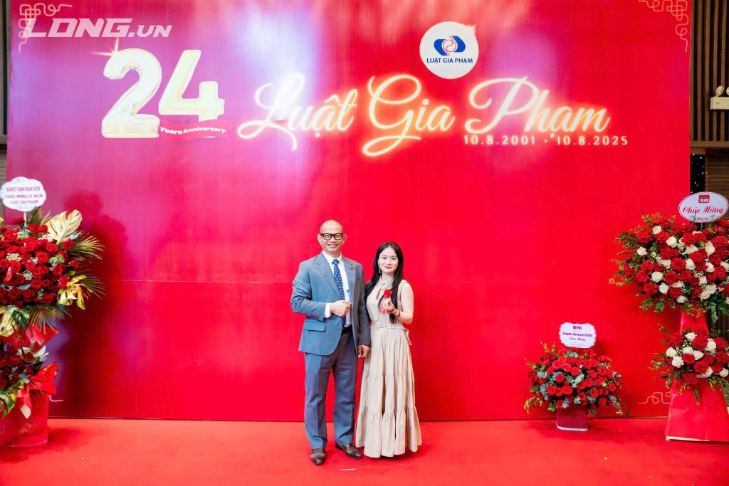 Đinh Ánh Huyền tham gia sự kiện cộng đồng doanh nhân, lan tỏa giá trị sống và phụng sự