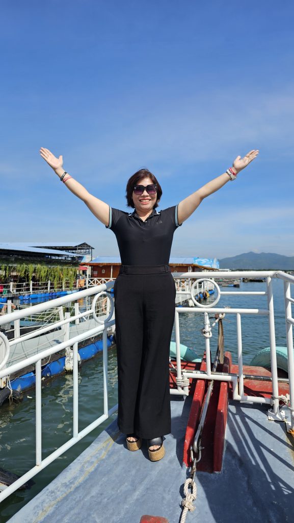 Hồng Xiêm chọn sống đúng trục, hướng đến bình an và cân bằng cho phụ nữ bận rộn