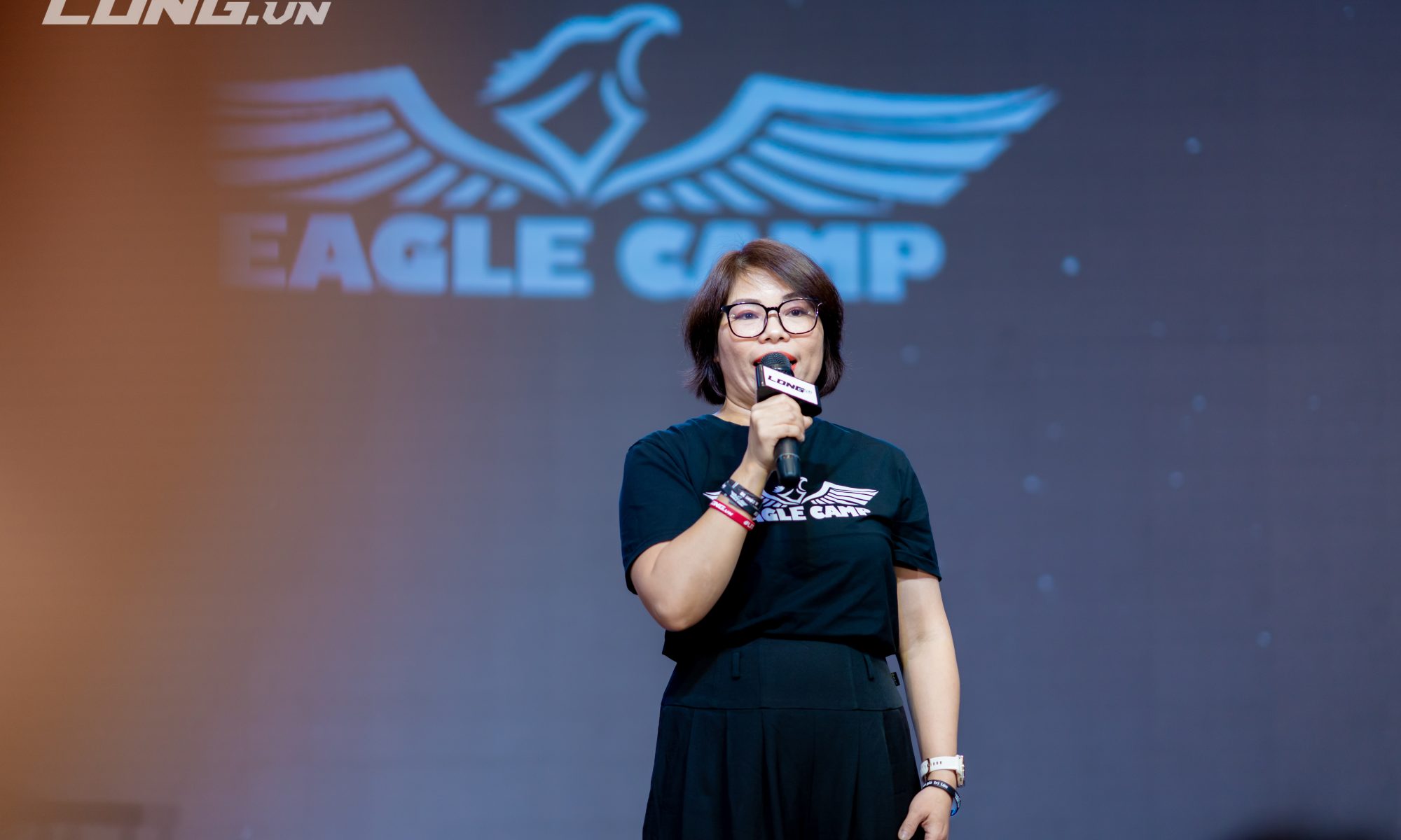 Hồng Xiêm chọn sống đúng trục, hướng đến bình an và cân bằng cho phụ nữ bận rộn