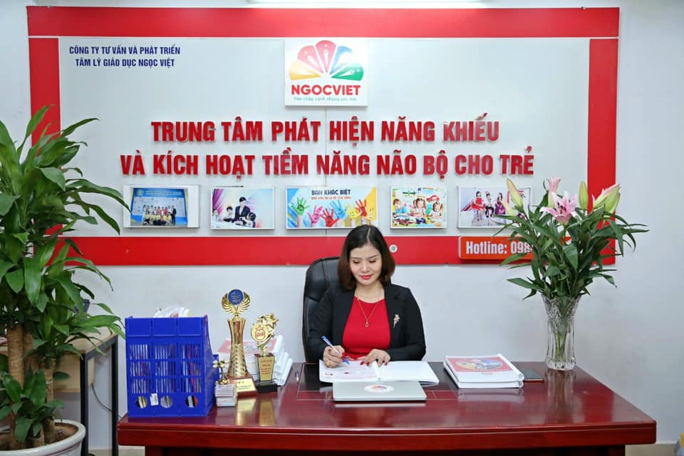 Nguyễn Hồng Ngọc tại Công ty Tâm lý Giáo dục Ngọc Việt, tư vấn giáo dục và hướng nghiệp cho trẻ 1–18 tuổi