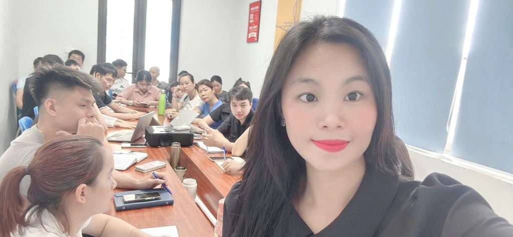 Nguyễn Thị Huế học phát triển bản thân và tư duy lãnh đạo, nâng cấp để dẫn dắt đội nhóm