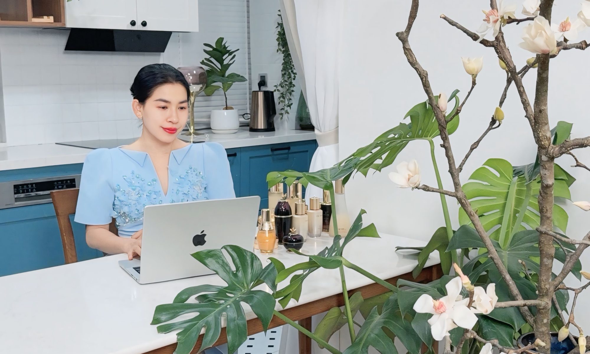 Nguyễn Thị Lan Phương Founder Sang Trọng Quyến Rũ Group, 18 năm kinh doanh online mỹ phẩm cao cấp Hàn Quốc