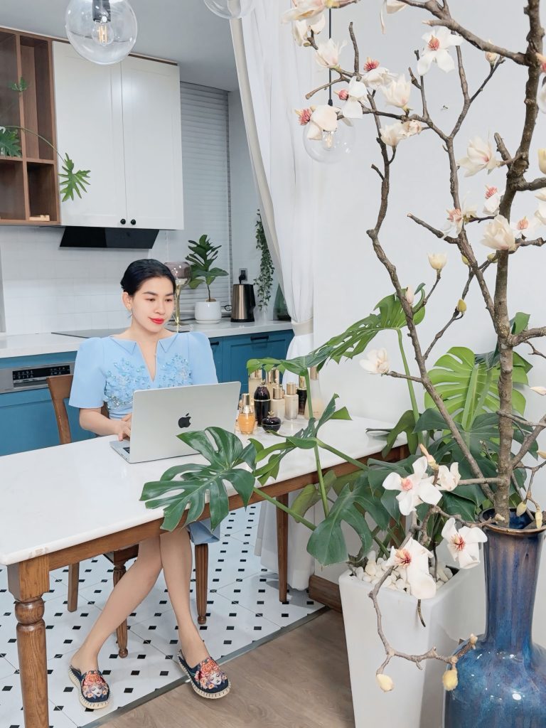 Nguyễn Thị Lan Phương Founder Sang Trọng Quyến Rũ Group, 18 năm kinh doanh online mỹ phẩm cao cấp Hàn Quốc