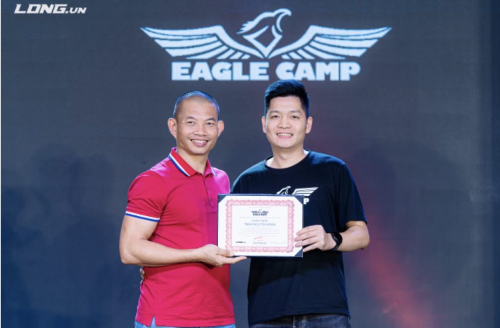 Trần Nguyên Hoàn tham gia chương trình đào tạo Eagle Camp, học khởi nghiệp kinh doanh online